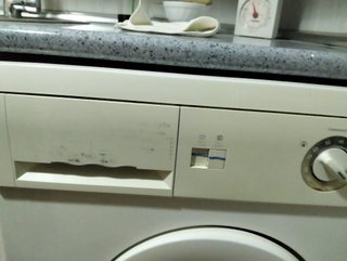 Lavadora blanca frontal
