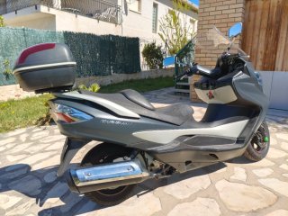Suzuki Burgman 400 (2014) Muy Cuidada