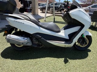 Honda Forza 330cc Maxi Scooter Blanca
