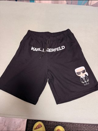 Conjunto Karl Lagerfeld Camiseta y Short