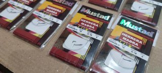 X10 LOTE N°10 ANZUELOS MONTADOS MUSTAD CARBONO.