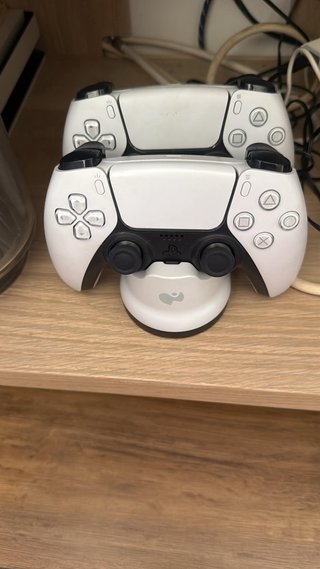 Playstation 5 Sony Blanca + 2 mandos + cargador