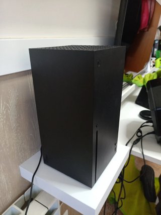 Xbox Series X con 2 mandos