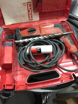 Taladro Hilti con maletín y accesorios