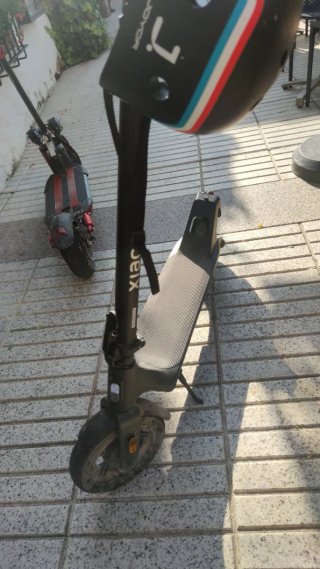 Patinete eléctrico Xiaomi gente sercana gracias