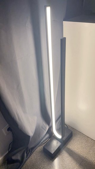 Lámpara de pie inteligente IKEA PILSKOTT