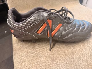 Zapatillas New Balance Fútbol Naranja Talla 42