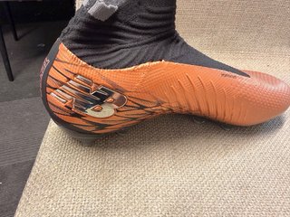 Zapatillas New Balance Fútbol Naranja Talla 42