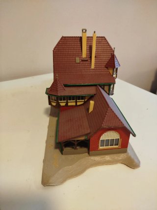 Estación de tren HO de la marca Vollmer.