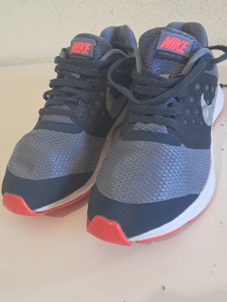 Zapatillas Nike Gris y Rojo