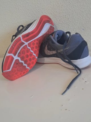 Zapatillas Nike Gris y Rojo