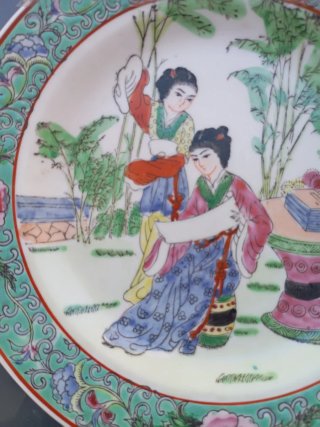 Plato de porcelana decorado, China