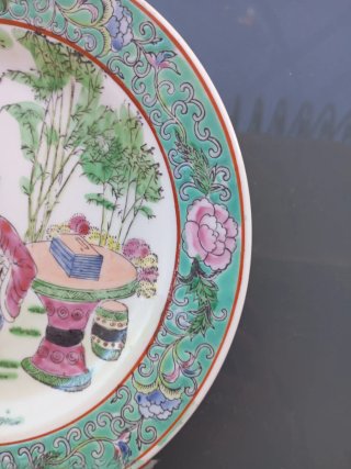 Plato de porcelana decorado, China