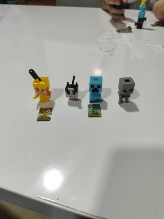 Figuras Minecraft Kinder Sorpresa