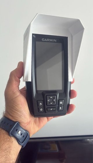 Visera Garmin Striker 4 Plus