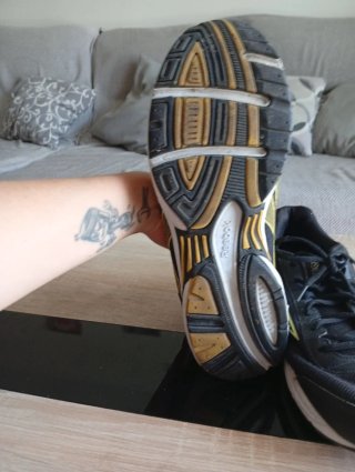 Zapatillas Reebok Negras y Amarillas