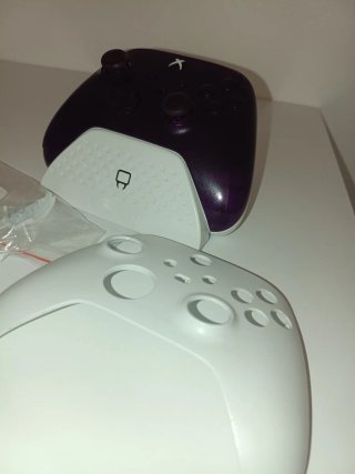 Controller Xbox Series S/X e supporto di ricarica. Leggi la descrizione
