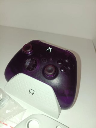 Controller Xbox Series S/X e supporto di ricarica. Leggi la descrizione