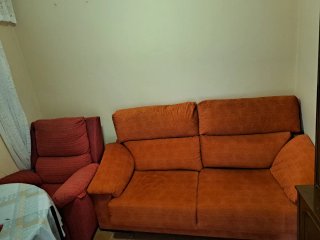 Sofá naranja de tela casi nuevo