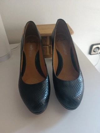 Zapatos de tacón Clarks negros piel serpiente
