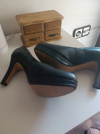 Zapatos de tacón Clarks negros piel serpiente