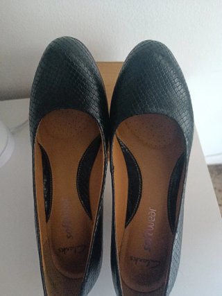 Zapatos de tacón Clarks negros piel serpiente