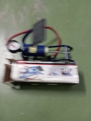 Inflador de pie con manómetro
