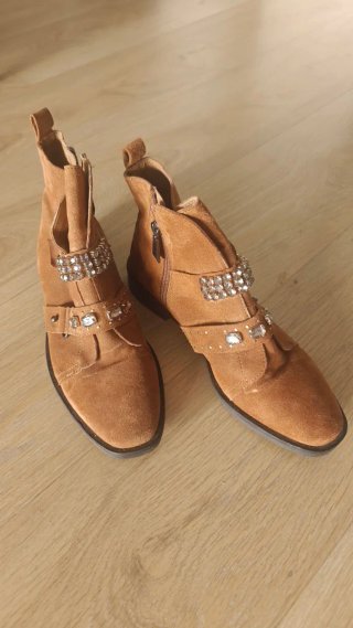 Botines Stradivarius con pedrería