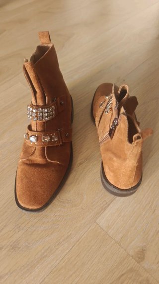 Botines Stradivarius con pedrería