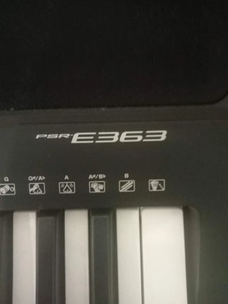 Teclado Yamaha PSR E363 5 Octavas + Soporte + Bols