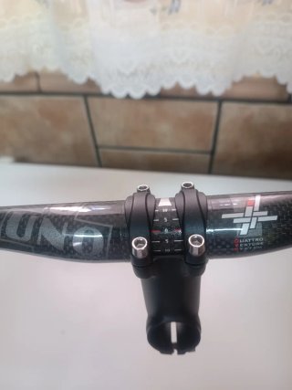 Manillar de carbono para bicicleta