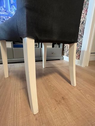 Silla Ikea acolchada funda gris patas blancas
