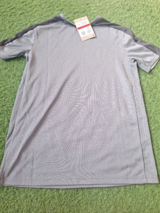 Camiseta deportiva Nike gris niño