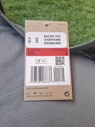 Camiseta deportiva Nike gris niño