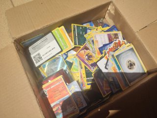 Cartas Pokémon Variadas caja llena