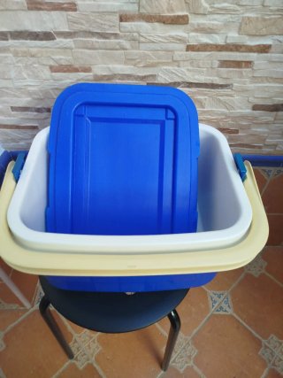 Nevera Portátil Azul y Blanca.