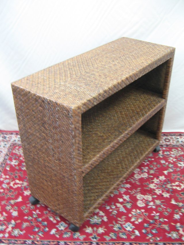 Sillón de ratán revestido de tireta