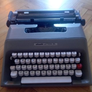 Máquina de escribir Olivetti Lettera 35