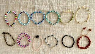 pulseras coloridas 1€ pieza/ 3€ juntas