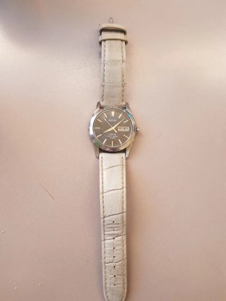 Reloj Seiko Sapphire 100M Beige/Plata