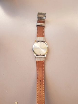 Reloj Seiko Sapphire 100M Beige/Plata