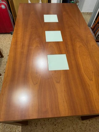 Bonito mueble salón madera, mesa ext y lámparas