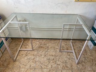 Mesa de estudio cristal y metal
