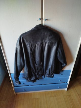 Chaqueta de  piel negra hecha a  mano sin marca
