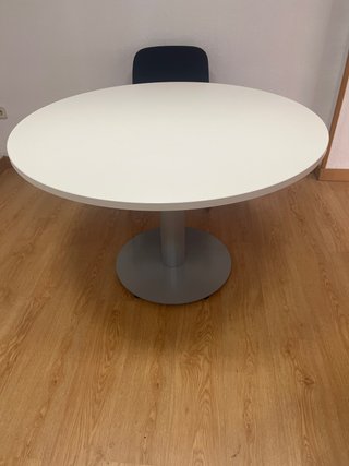 Mesa redonda oficina blanca y gris