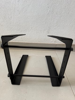 Soporte Adam Hall para Ordenador/Controladora