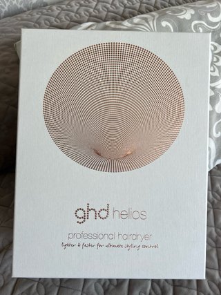 Secador GHD Helios Blanco y Dorado
