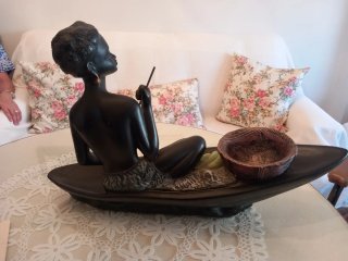 Figura Mujer en Canoa Vintage