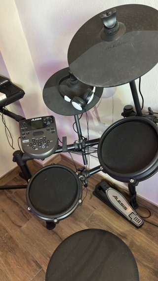 Batería Electrónica Alesis