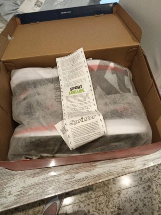 Zapatillas deportivas Reebok grises y rojas
